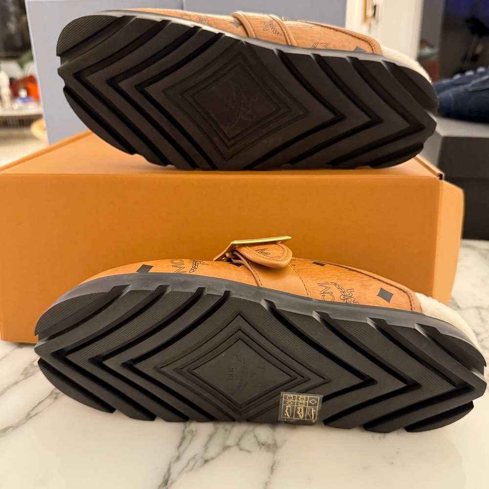 MCM Women's Cognac Visetos Shearling-lined Buckle Clogs Flat Mules Shoes Size 37 - Picture 11 of 16